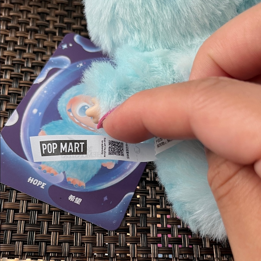 Pop Mart Big Energy Blue LABUBU PLUSH TOY (HOPE) - Picture 5 of 14